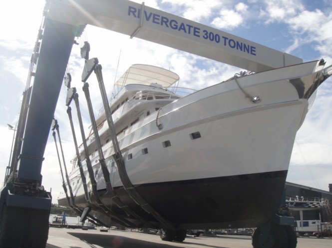 Motor yacht Sea Breeze -  On Crane