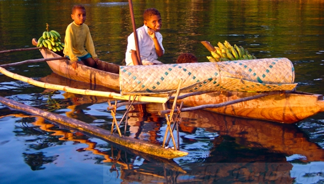 PAPUA NEW GUINEA - Spectacular scenery Clears waters Louisiade archipelago Cruising Woodlark
