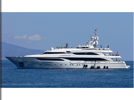 Superyacht Lionheart repainted at ACA Marine