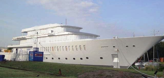 Superyacht Musashi by Feadship xl after her preliminary launch