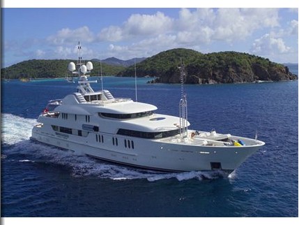 Superyacht Solemar repainted at ACA Marine