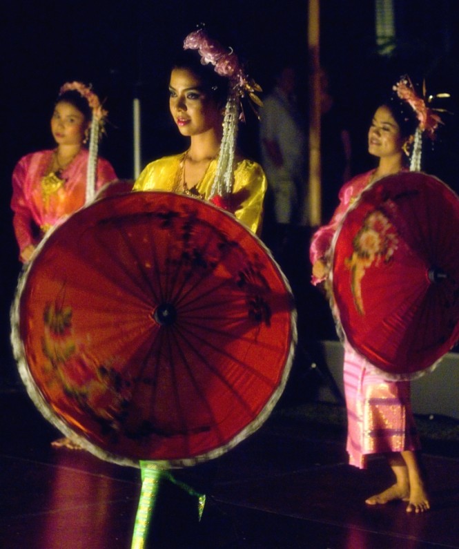 Thai dancers at Asia Superyacht Rendezvous