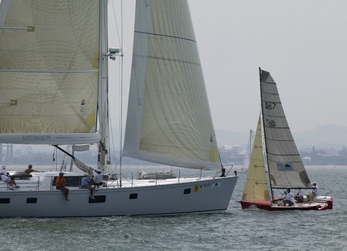 Little and large - Intrigue (80’) and Pornstar (6.5m) were racing in the same division. Top of the Gulf Regatta 2009, Ocean Marina Yacht Club, Pattaya, Thailand Guy Nowell ©