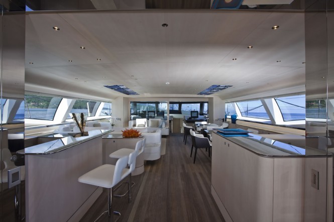 Sailing yacht Zefira Salon 