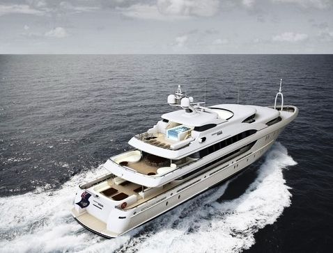 Newcastle Shipyards Newcastle 5500 Motor yacht Aft View