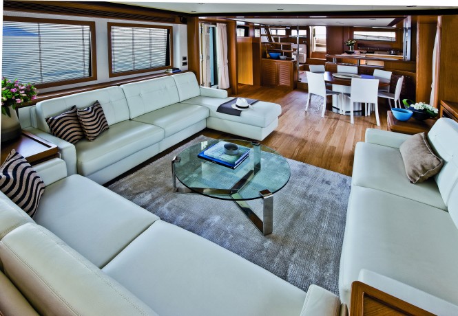 Mochi Craft Long Range 23 Motor yacht Salon