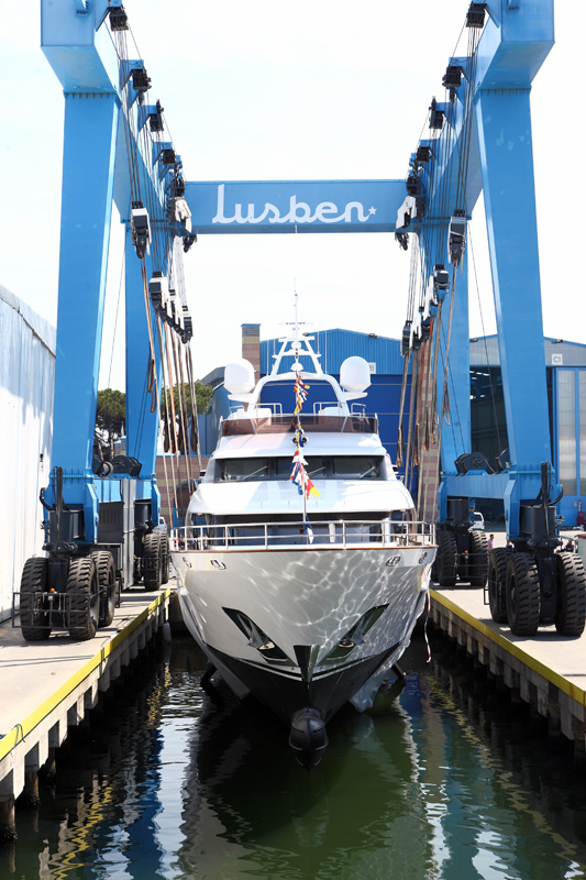 Tradition 105 motor yacht BT24 