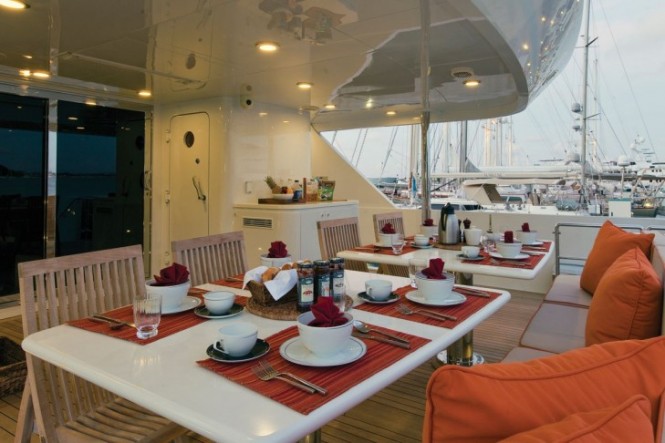 Motor Yacht CHOSEN ONE aft deck
