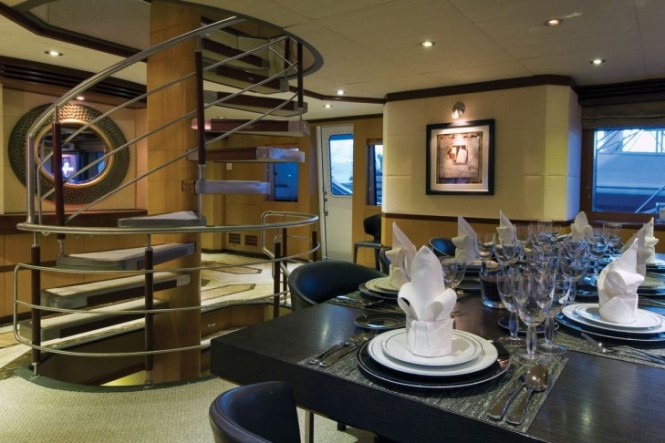 Motor Yacht CHOSEN ONE interior
