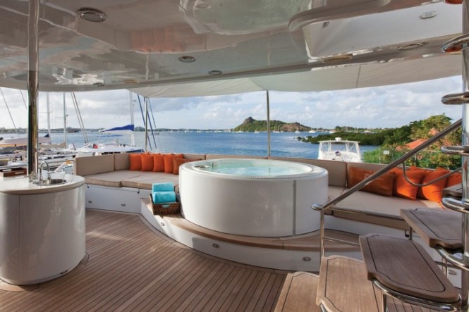 Motor Yacht CHOSEN ONE spa pool pool
