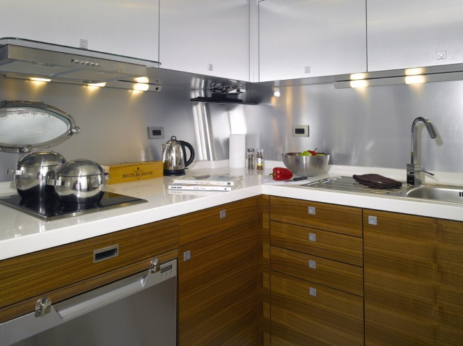 Numarine 78’ Hard Top motor yacht 