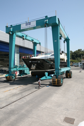 Riva launches the 8th hull of the 115’ Athena motor yacht series at the Ferretti shipyard