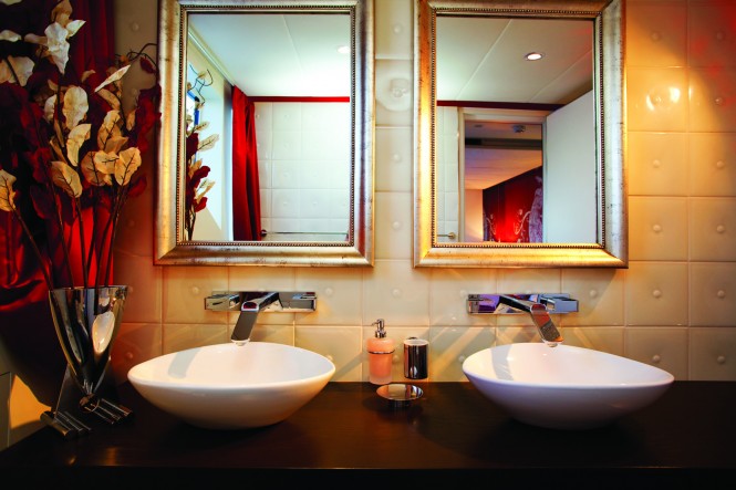 Chic cabin bathroom - Superyacht JoyMe - Interior by Standby - Builder Philip Zepter Yachts