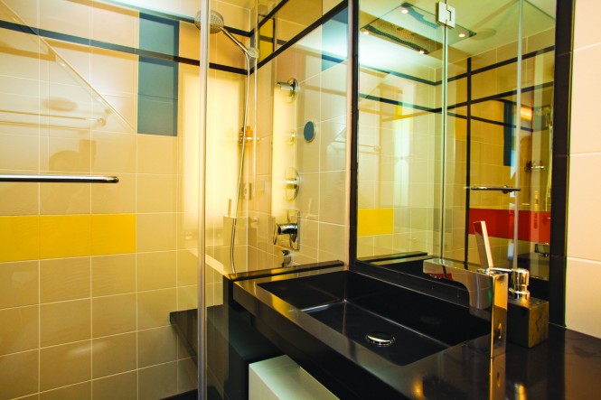 Motor Yacht Joy Me - Mondrian cabin - Interior by Standby bathroom