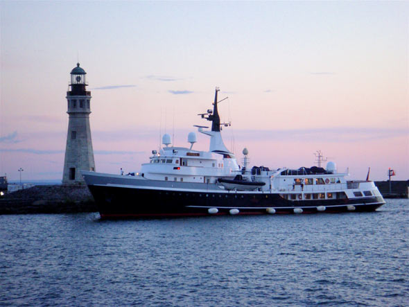 Motor yacht Itasca - Photo Credit Queenseye 