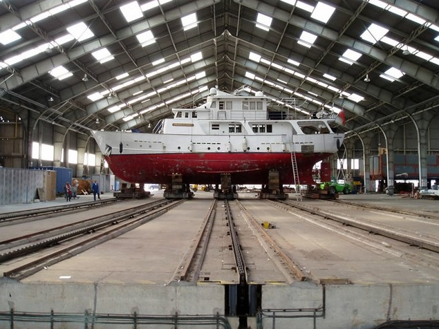 1500 ton horizontal lift at Solent Refit