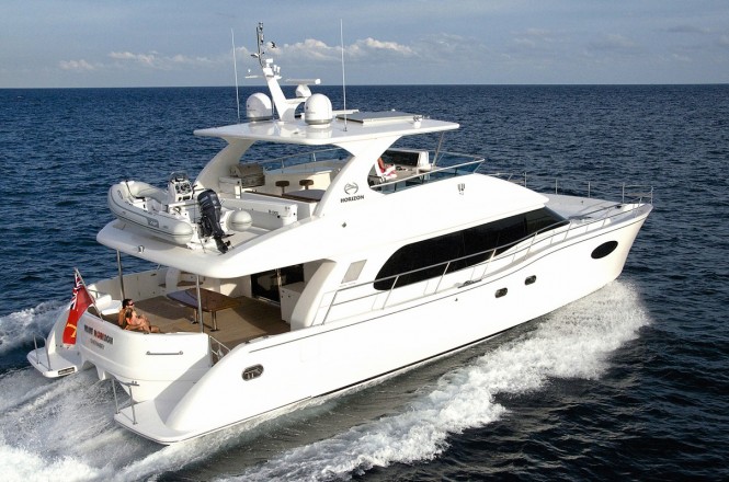 Horizon PC58 superyacht running