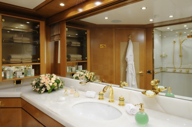 Luxury superyacht Axioma - Owner's bathroom