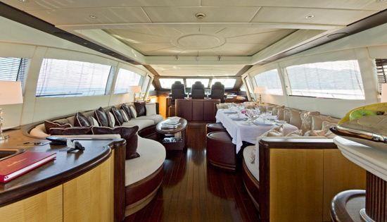 Motor yacht Bear Market interior salon