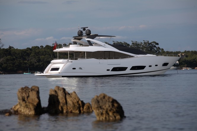 Sunseeker 28 Metre Yacht - rear image