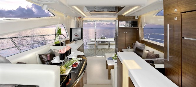 Super Yacht Horizon E54 - Main Salon
