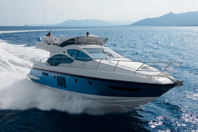 Azimut 45 Yacht Running