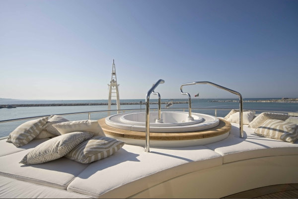 Full relax on board Darlings Danama Superyacht