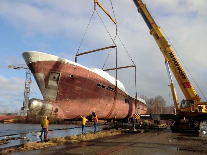 Moonen 100 Explorer Yacht Hull arrives at Moonen Yachts
