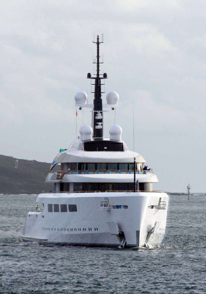Motor Yacht VAVA II from the bow