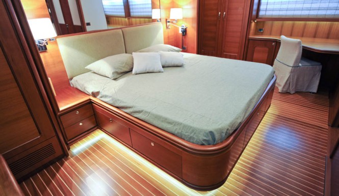 Motor yacht 76RP by Grand Banks Yachts