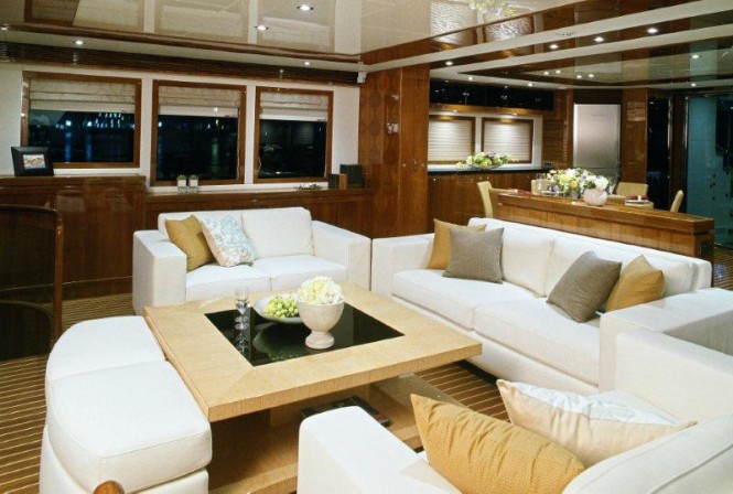 Horizon superyacht AquaCat 80 Main Saloon