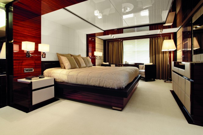 The Classic 121 superyacht Domani Master suite