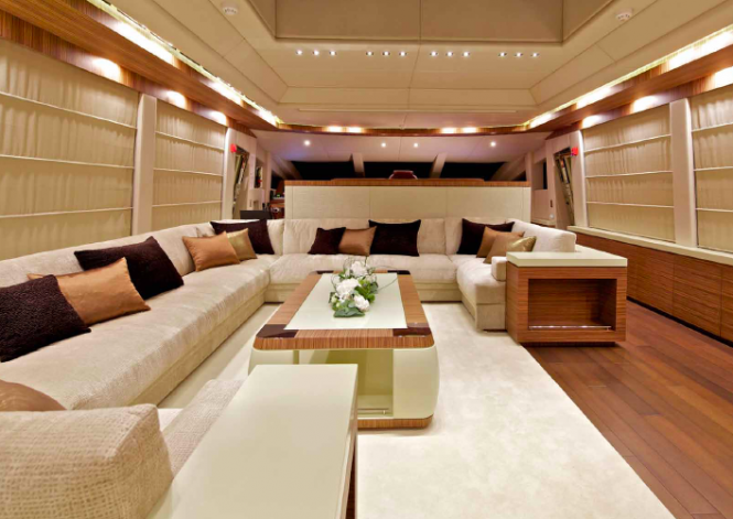 Charter Yacht O'Pati - Saloon