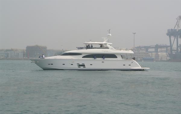 Horizon E84 motor yacht Virginia
