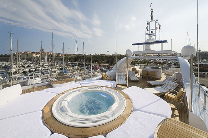 KIMBERLY II - Spa Pool on the Sundeck