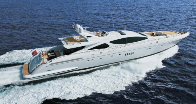 Megayacht Mangusta 165