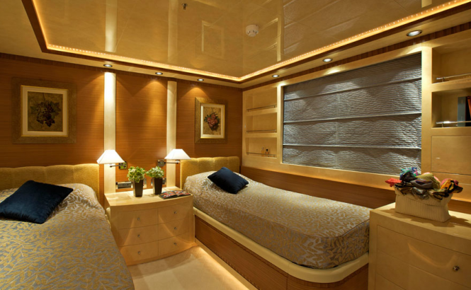 Motor Yacht O'Neiro - Twin Cabin