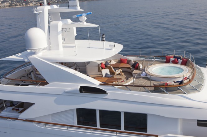 Motor Yacht SNOWBIRD Spa Pool