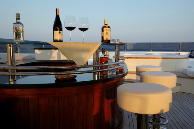 Motor Yacht Serenity II  -  Sundeck Bar