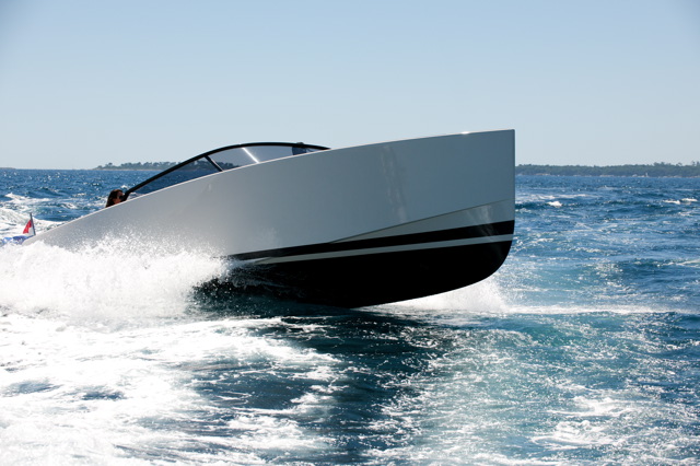 VanDutch 30 Yacht Tender running