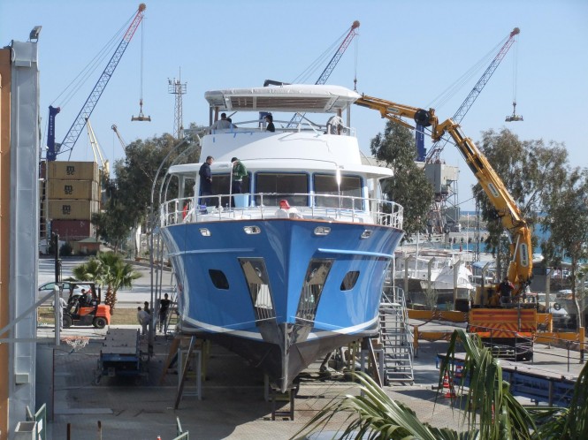 Vintage 107 Superyacht - front view