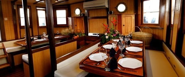 Experience the wonderful cuisine created by RAJA LAUT's excellent chef