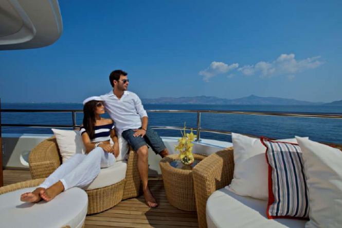 Luxury Yacht O'MEGA - Upper deck lounge