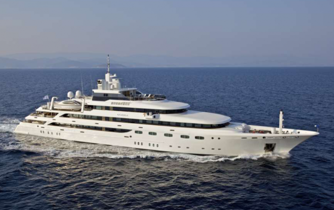 Luxury charter yacht O'Mega