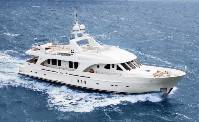 Moonen 97 motor yacht cruising in the North Sea.