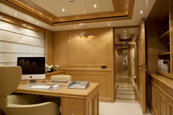 Motor Yacht HANA - Master Study