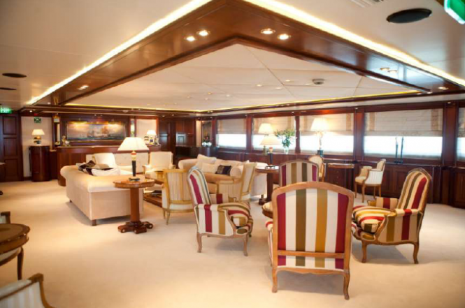 Motor Yacht O'MEGA - VIP Saloon