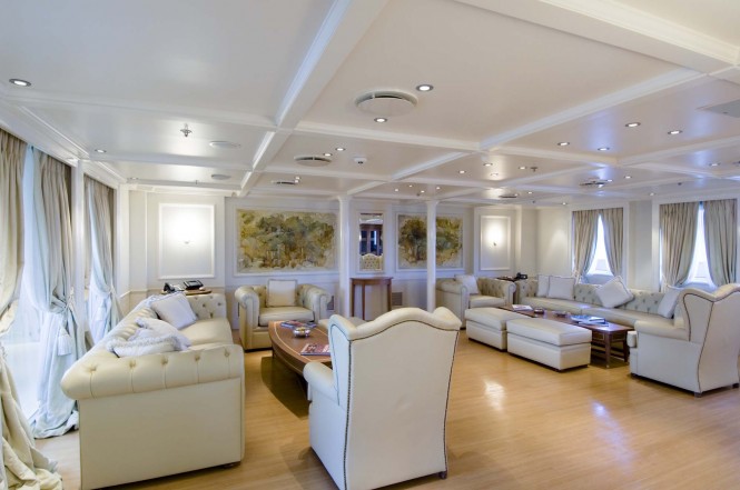 Motor yacht RM ELEGANT  - Owner's Saloon