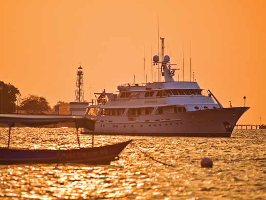 46m luxury yacht Golden Compass