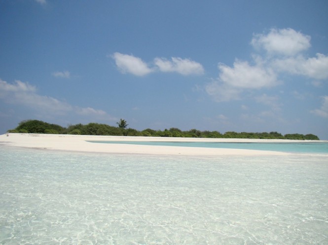 Medhufinolhu Island white beaches